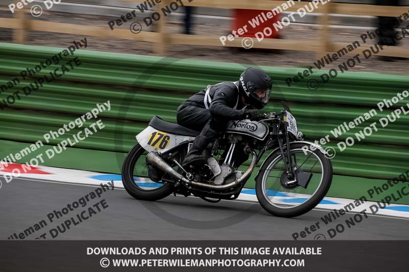 Vintage motorcycle club;eventdigitalimages;mallory park;mallory park trackday photographs;no limits trackdays;peter wileman photography;trackday digital images;trackday photos;vmcc festival 1000 bikes photographs